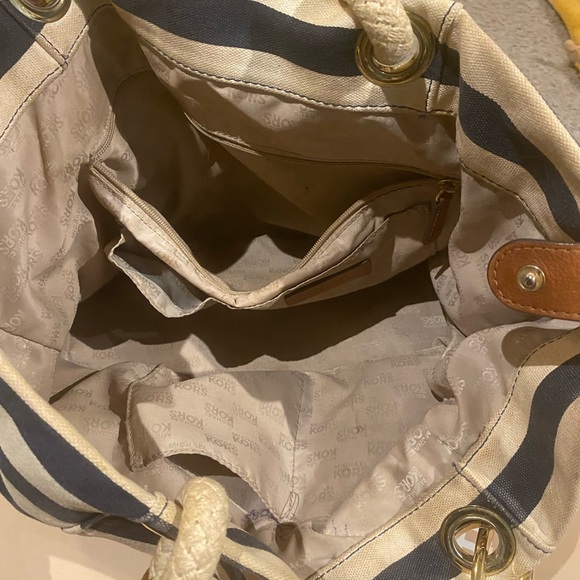 Michael Kors purse - Picture 2 of 5